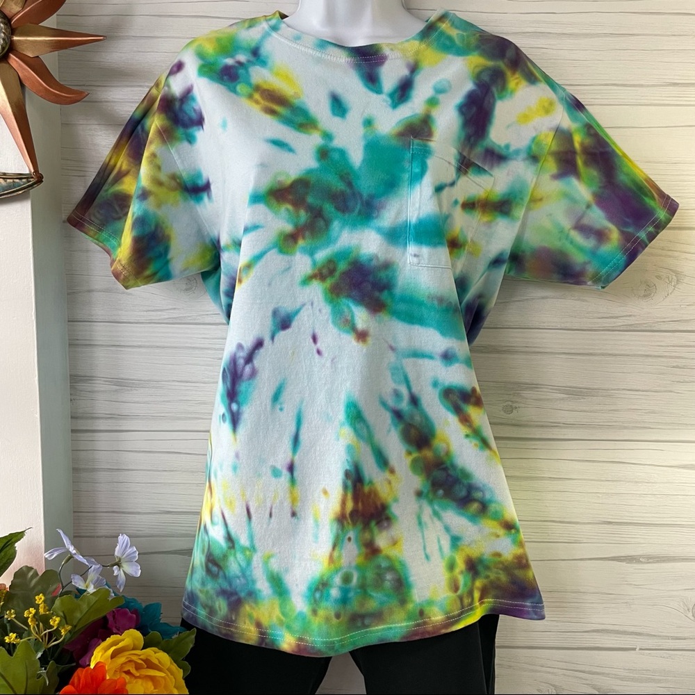 Women’s Tie Dye tee shirt.